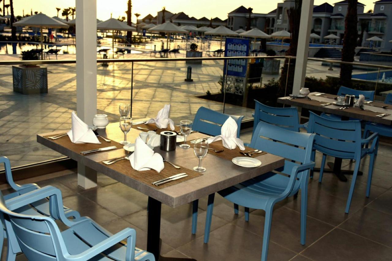 Pickalbatros White Beach Taghazout (Adults Only) Esterno foto The restaurant at the hotel