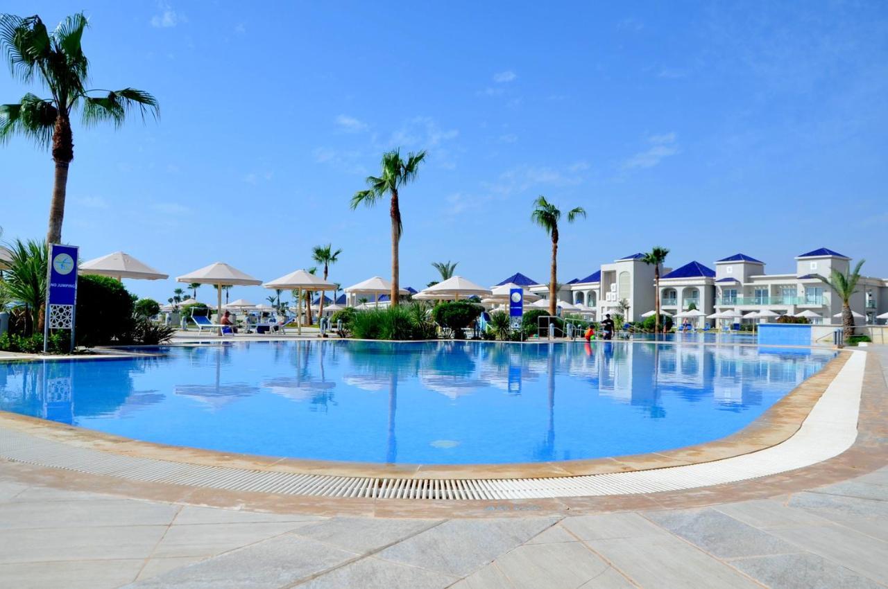 Pickalbatros White Beach Taghazout (Adults Only) Esterno foto A swimming pool at a hotel in Egypt