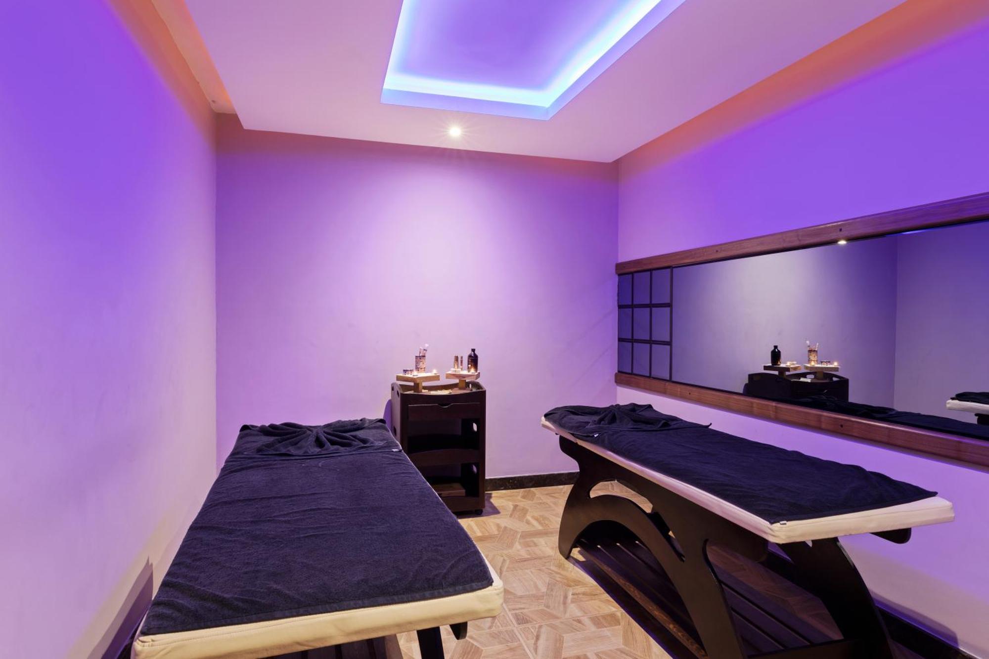 Pickalbatros White Beach Taghazout (Adults Only) Esterno foto Massage beds